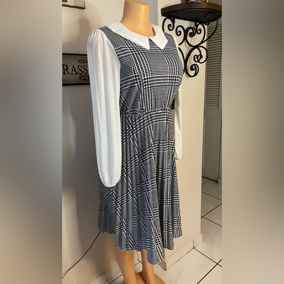 NWT CHECKERED LONG SLEEVE DRESS SIZE S.M - Picture 8 of 15